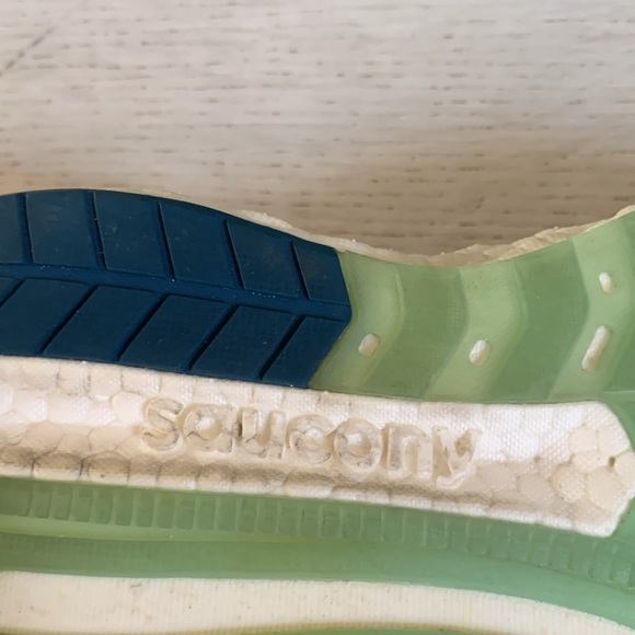Women's Saucony Hurricane 22‎ Running Sneakers - Picture 4 of 10